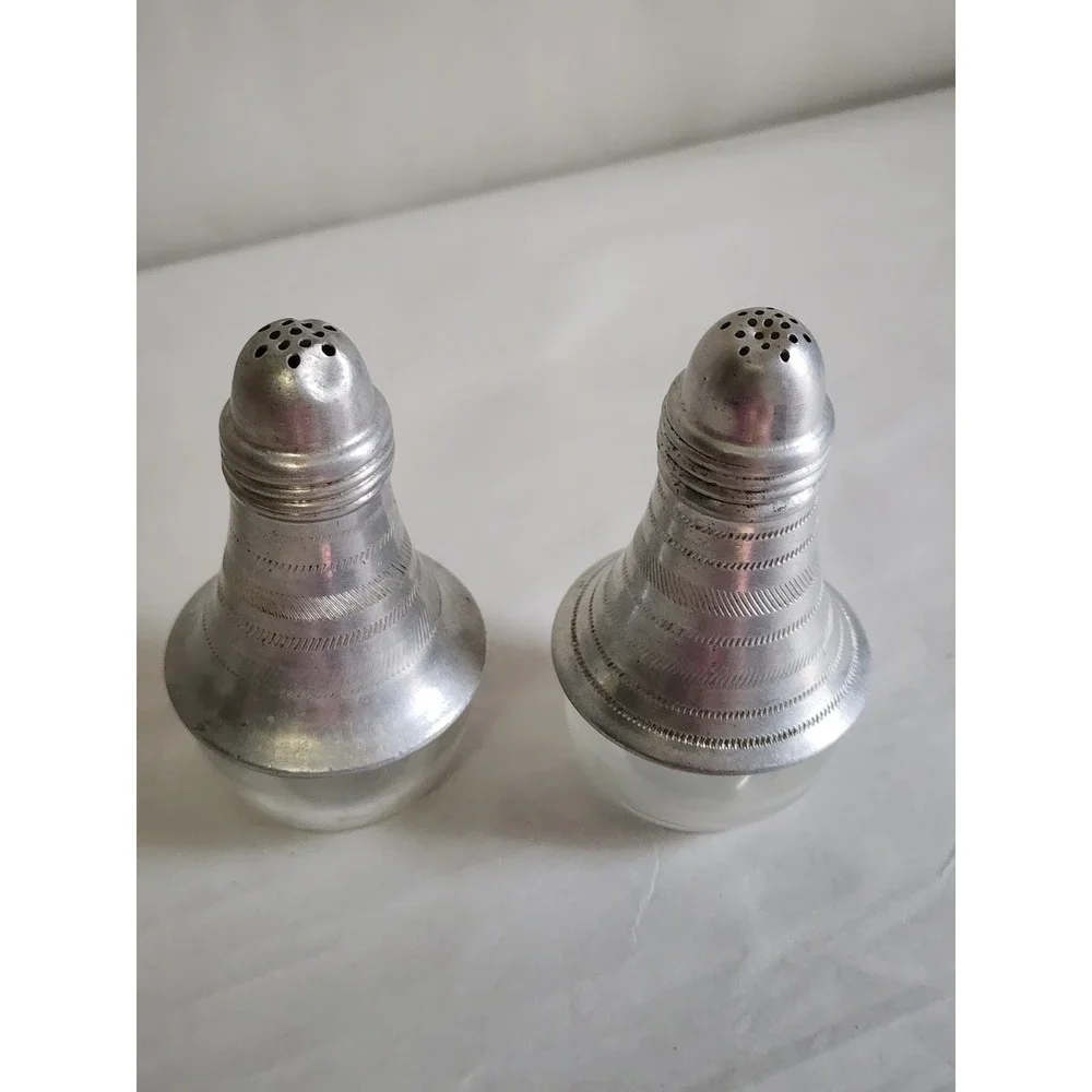 vintage 1950s–1960s Mid-Century Modern atomic light bulb salt and pepper shakers